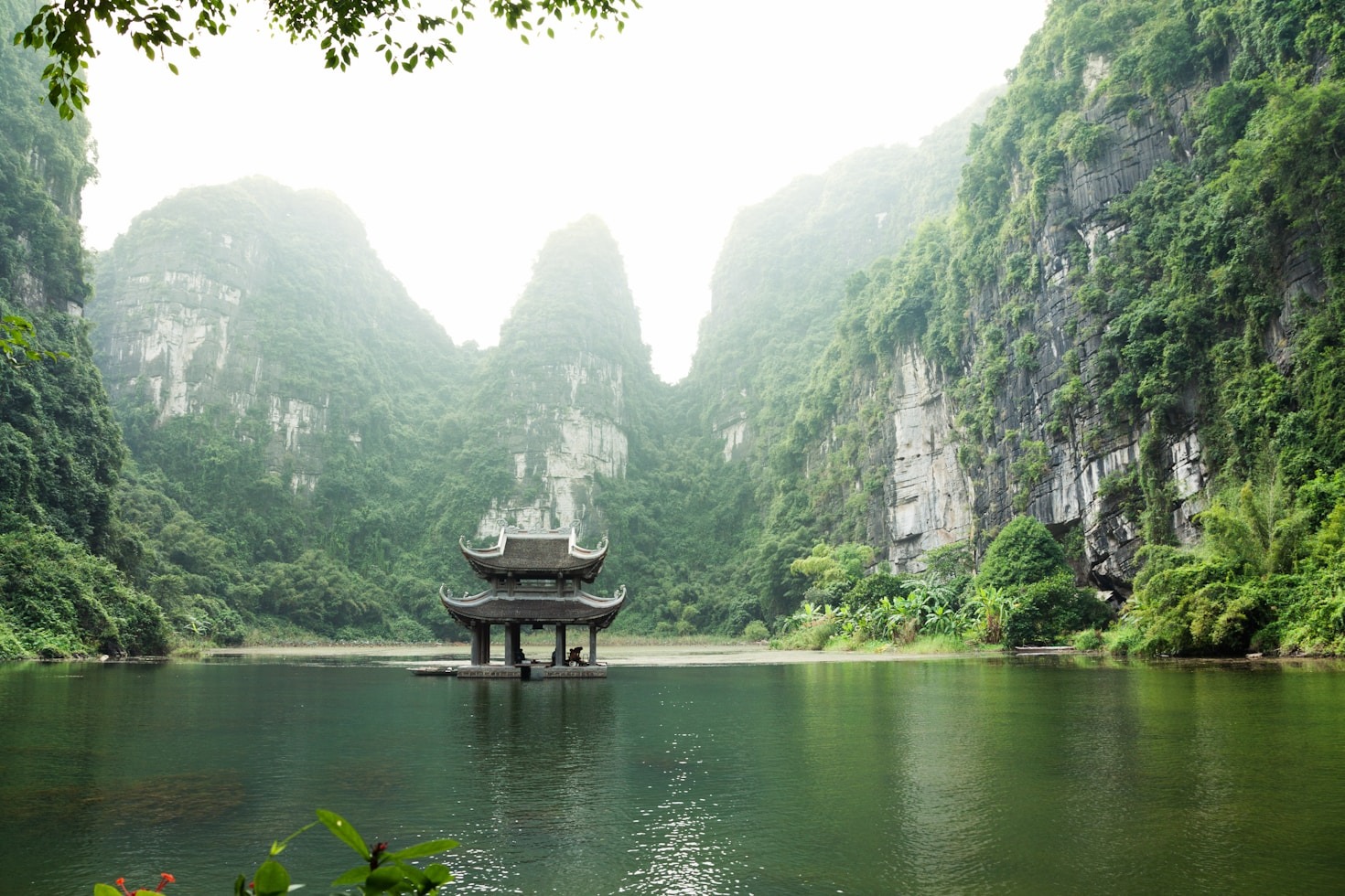 Trải nghiệm tắm bùn khoáng tại khu nghỉ dưỡng nổi tiếng